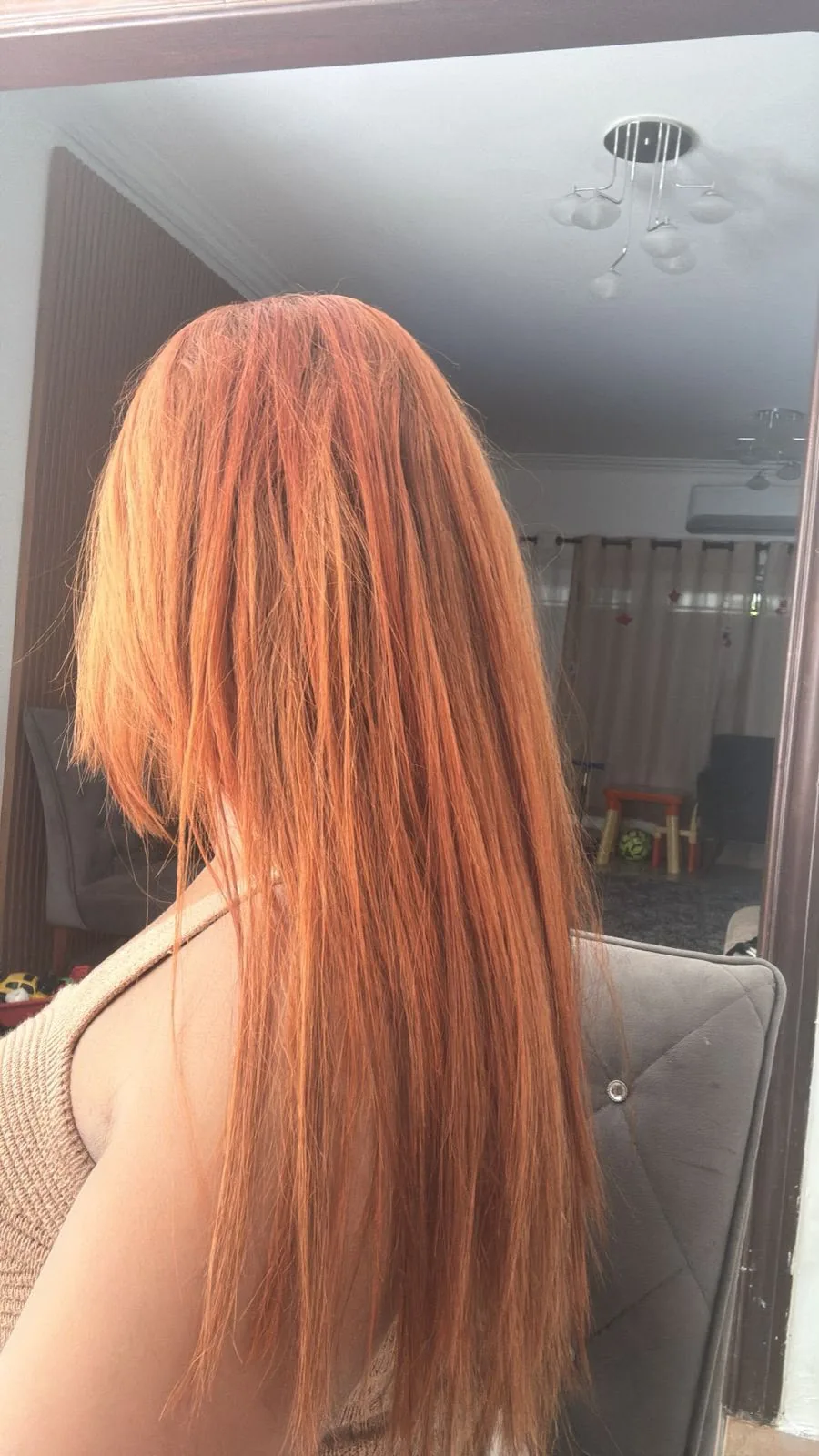 Cabelo alaranjado antes da correção de cor