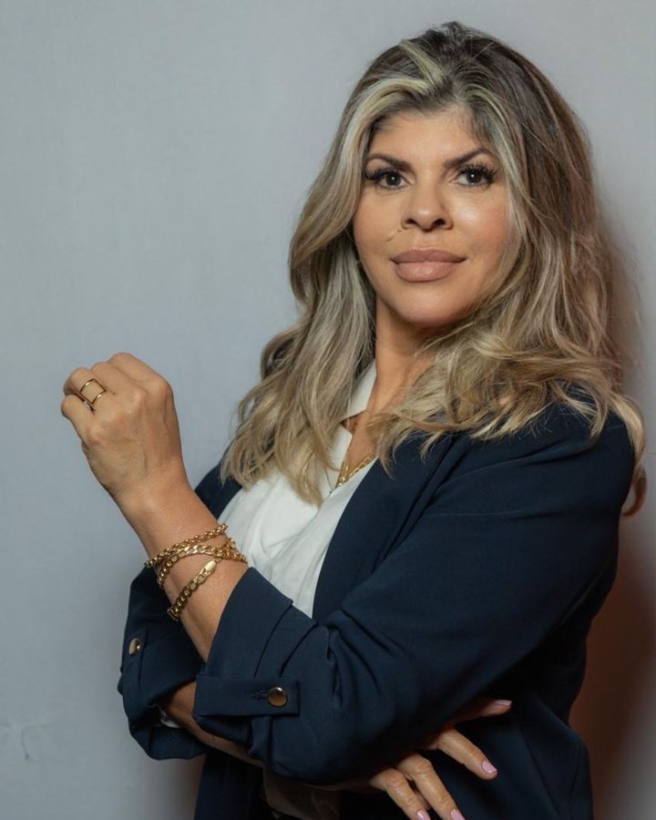 Cidinha Lins, referência nacional em loiros e colorimetria